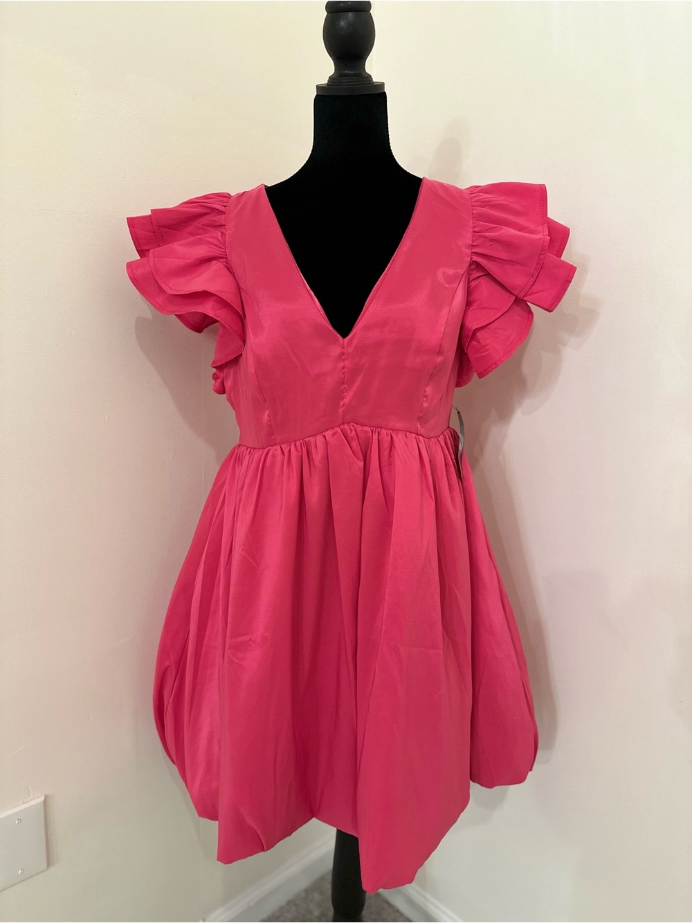 NWT New York & Co Size Medium Hot Pink Ruffled Sleeve V-Neck Dress with Pockets